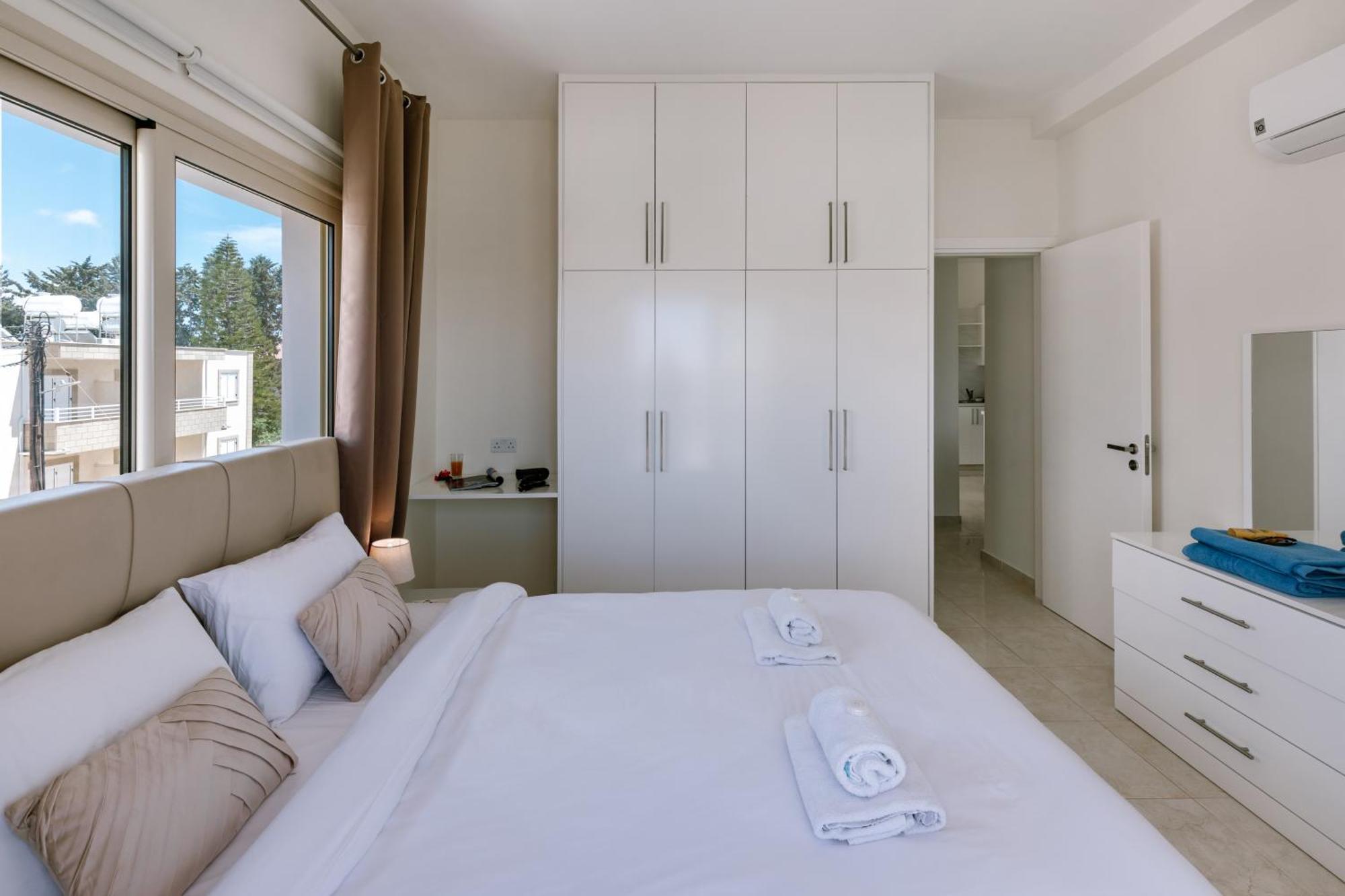 Modern 1 Bedroom Apartment *